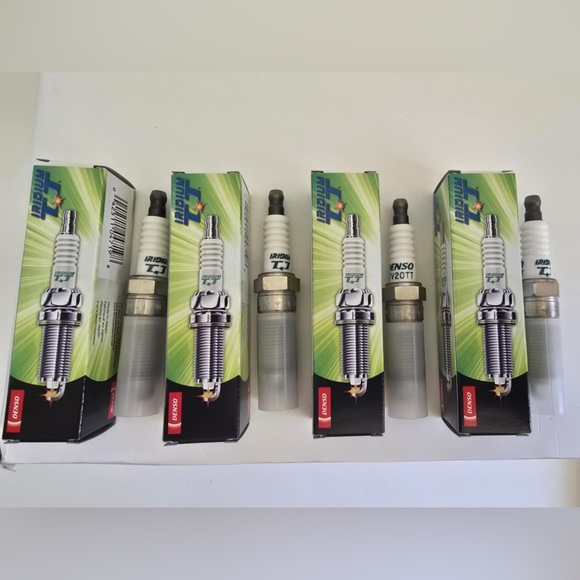 Denso Iridium TT Spark Plugs ITV20TT / 4719 Set of 4 Made in Japan - Picture 2 of 4